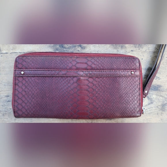 Relic Brand Red Snake Print Wallet - Picture 3 of 4